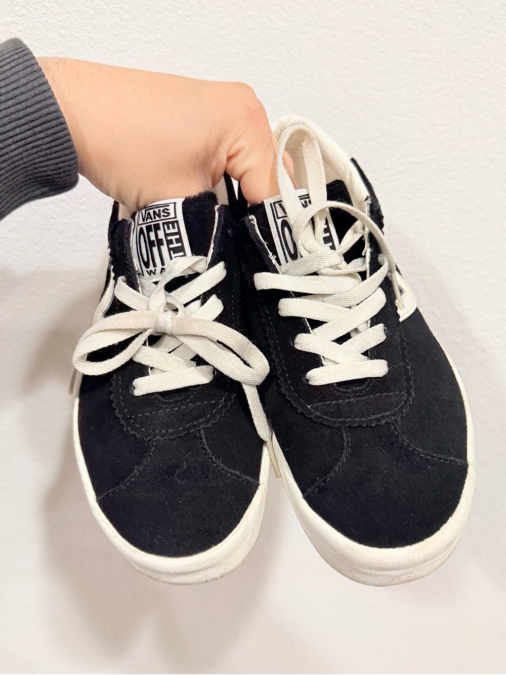 Vans Sport Low Trainers in Black Floral Embroidered Women’s Size 8.5 - Picture 3 of 8